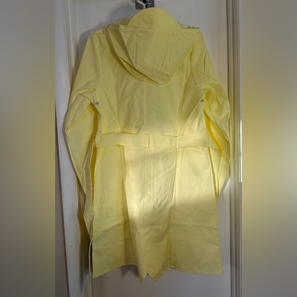 NWT RAINS Curve Women’s Rain Jacket in Straw Yellow Small - Picture 3 of 14
